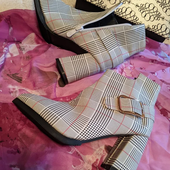 Dress Boutique Boots - Picture 7 of 9